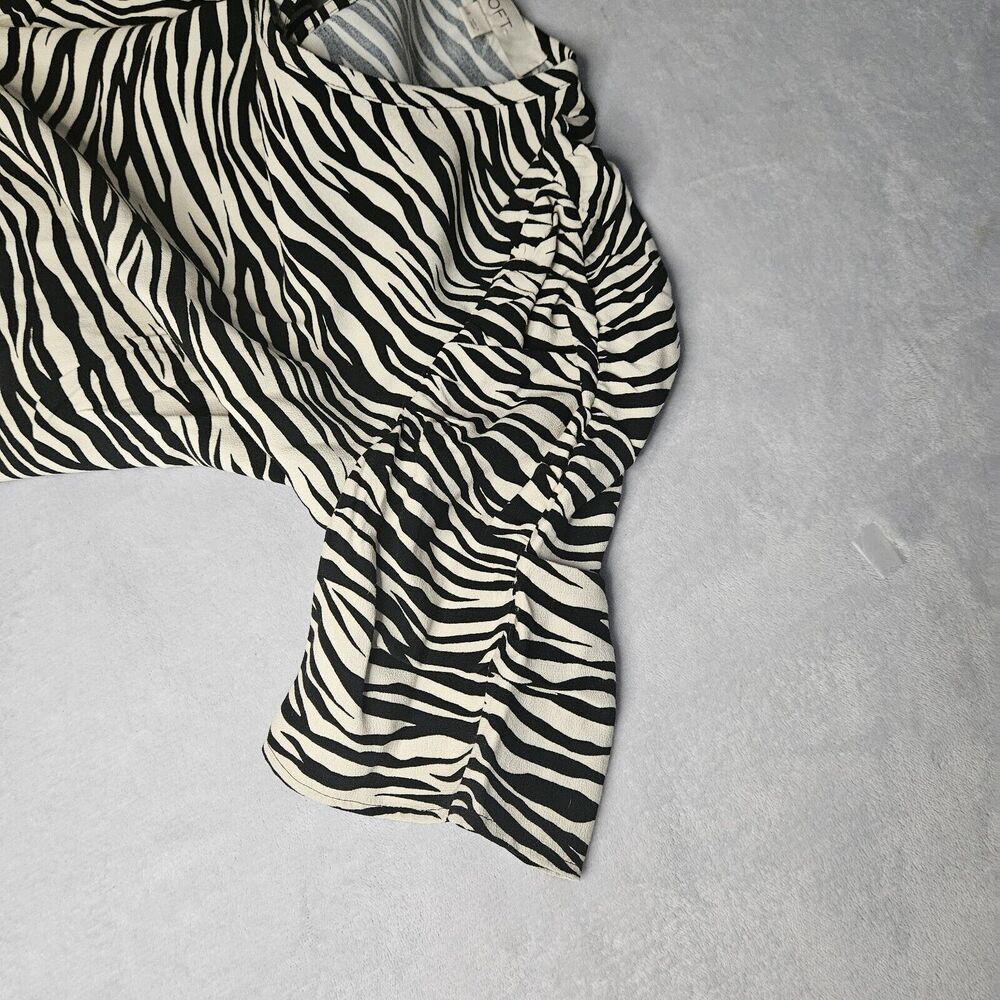 New  LOFT Womens Black Beige‎ Zebra Print Cinched Puff Sleeve Top Size Small - Picture 5 of 7